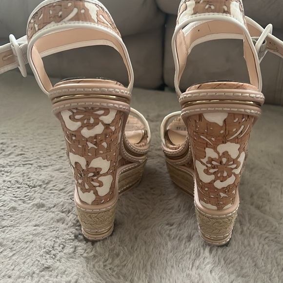 Jessica Simpson platform sandals - Picture 3 of 4